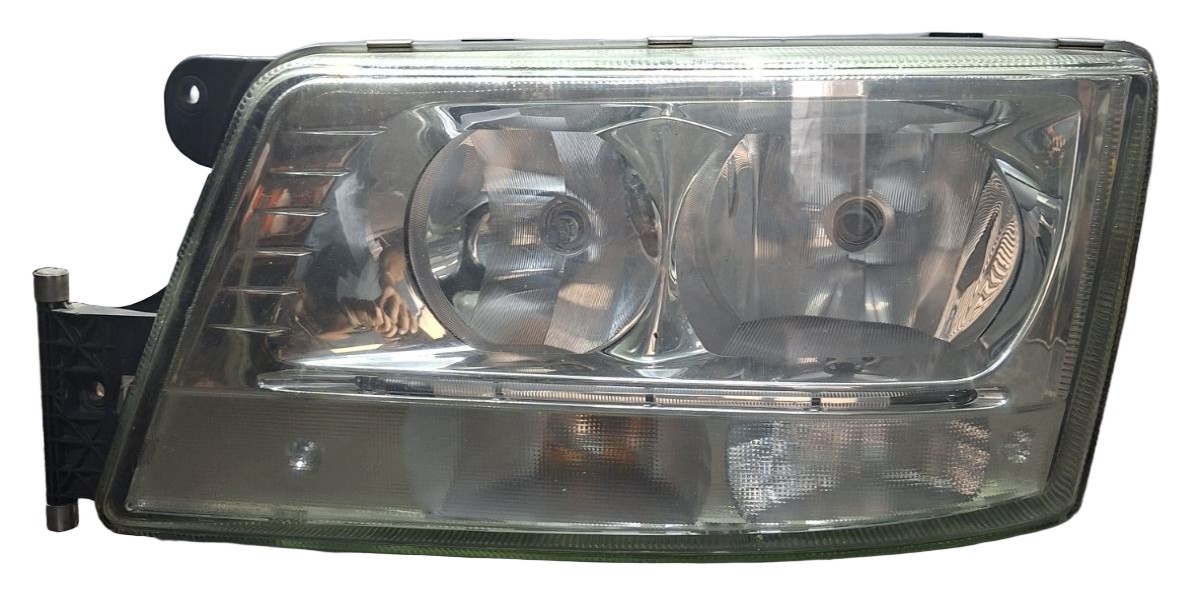  LAMPA  REFLEKTOR  LED PRZÓD  PRAWA  MAN TGX TGS 
