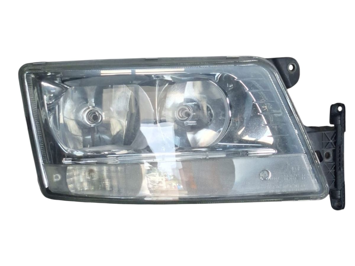REFLEKTOR LAMPA PRAWA H7 LED MAN TGS TGX